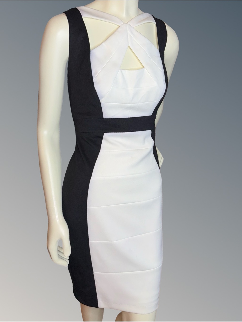 Jax Unique Cutout Neckline Colorblock Cocktail Dress in Black And white Size 10